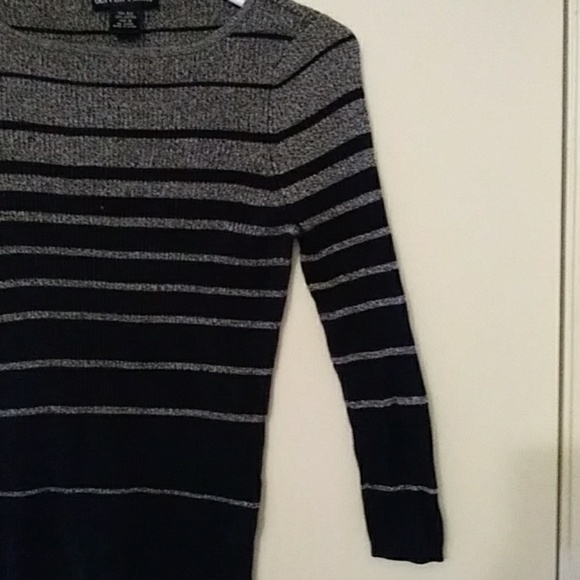 Oliver Perry Blk and Gray Sweater - Picture 2 of 3